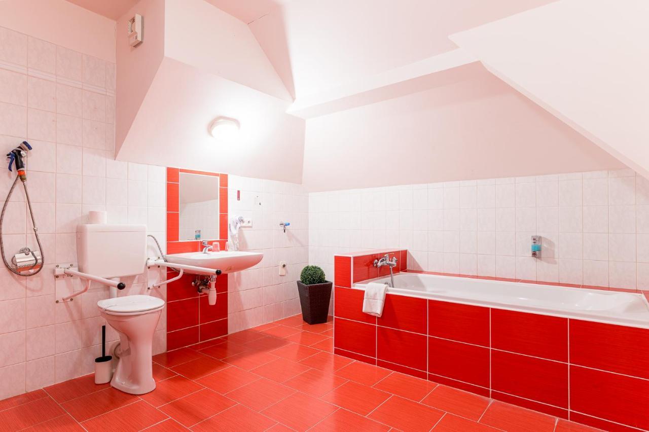 Nove Adalbertinum Hradec Kralove Luaran gambar