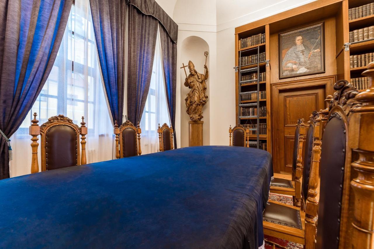 Nove Adalbertinum Hradec Kralove Luaran gambar