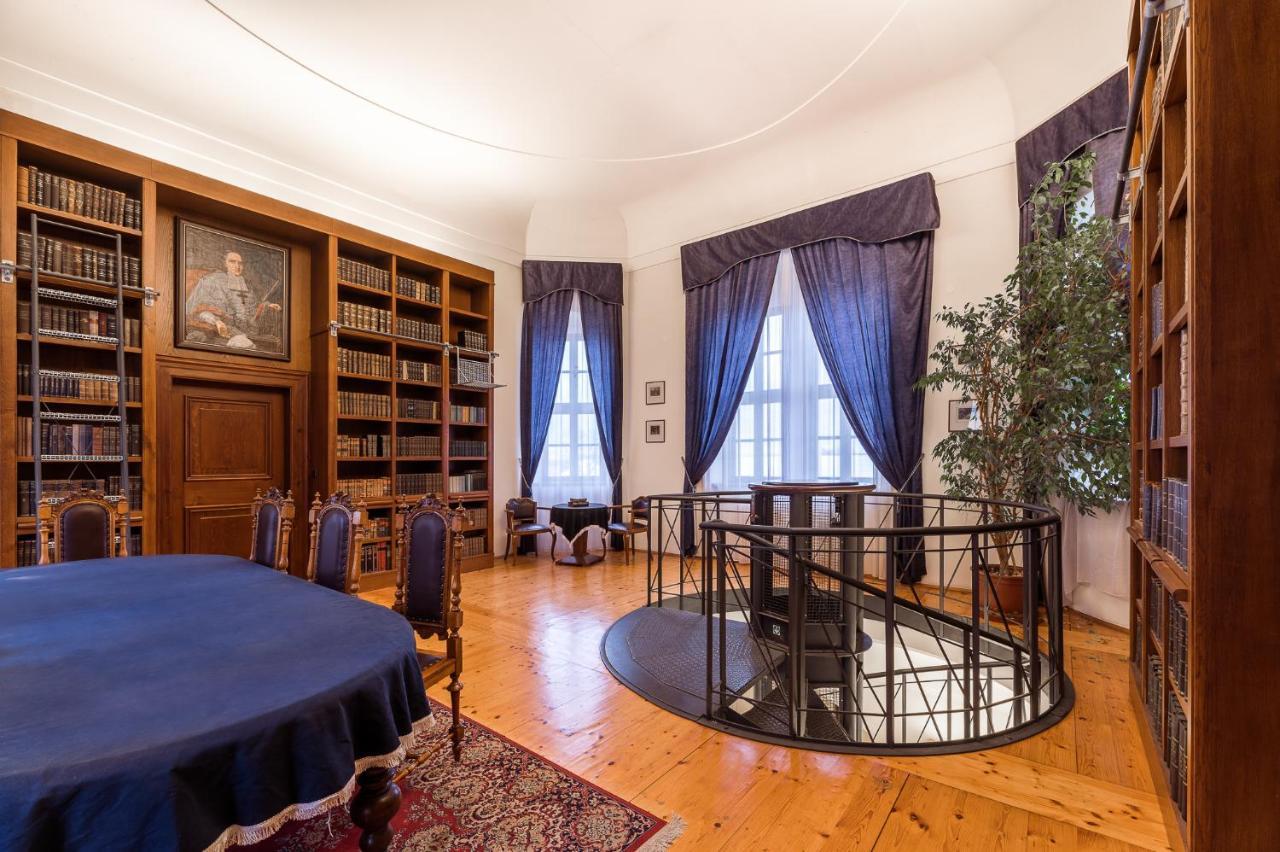 Nove Adalbertinum Hradec Kralove Luaran gambar